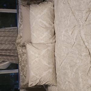 Comforter with two shams